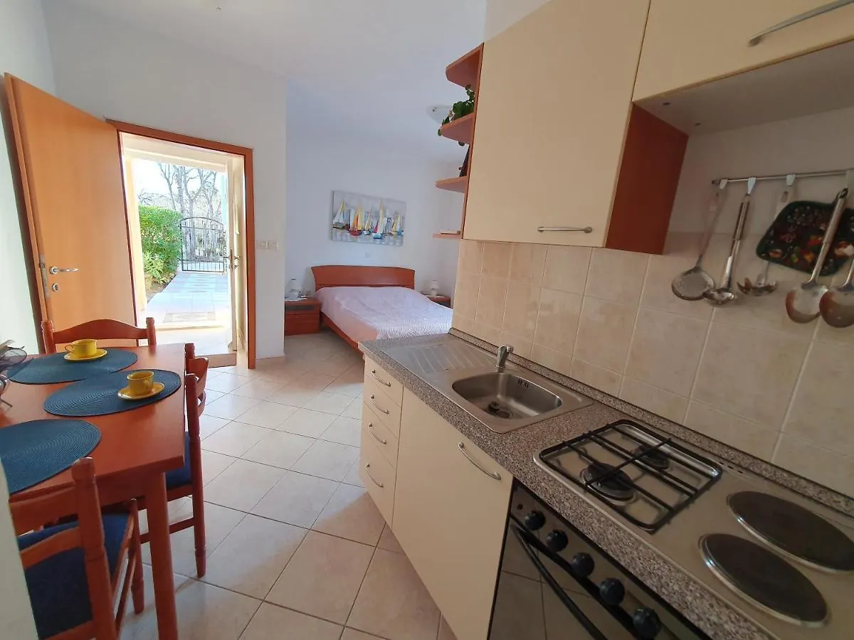 Olive Garden Pag Studio Apartment Pag Town Croatie