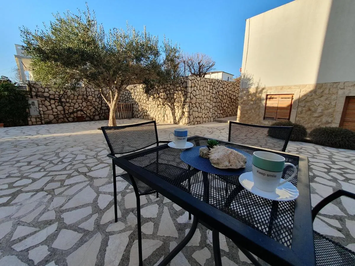 Olive Garden Pag Studio Apartment Pag Town Croatie